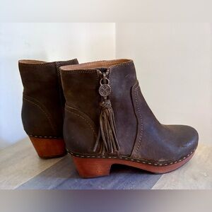 Patricia Nash Olive Green Suede Ankle Booties